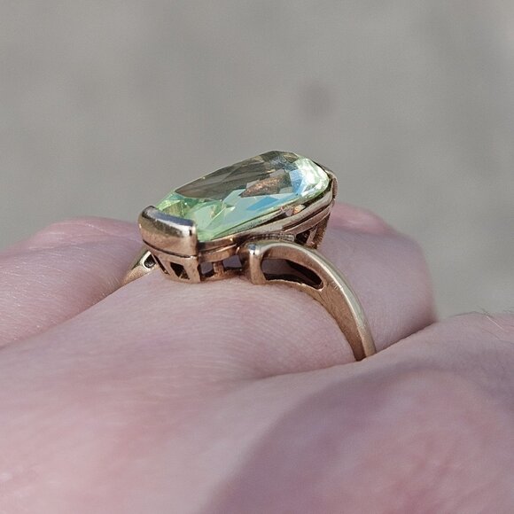 10K Yellow Gold Elongated Cushion Cut Uranium Glass Cocktail Ring Size 6.25 - Picture 5 of 16